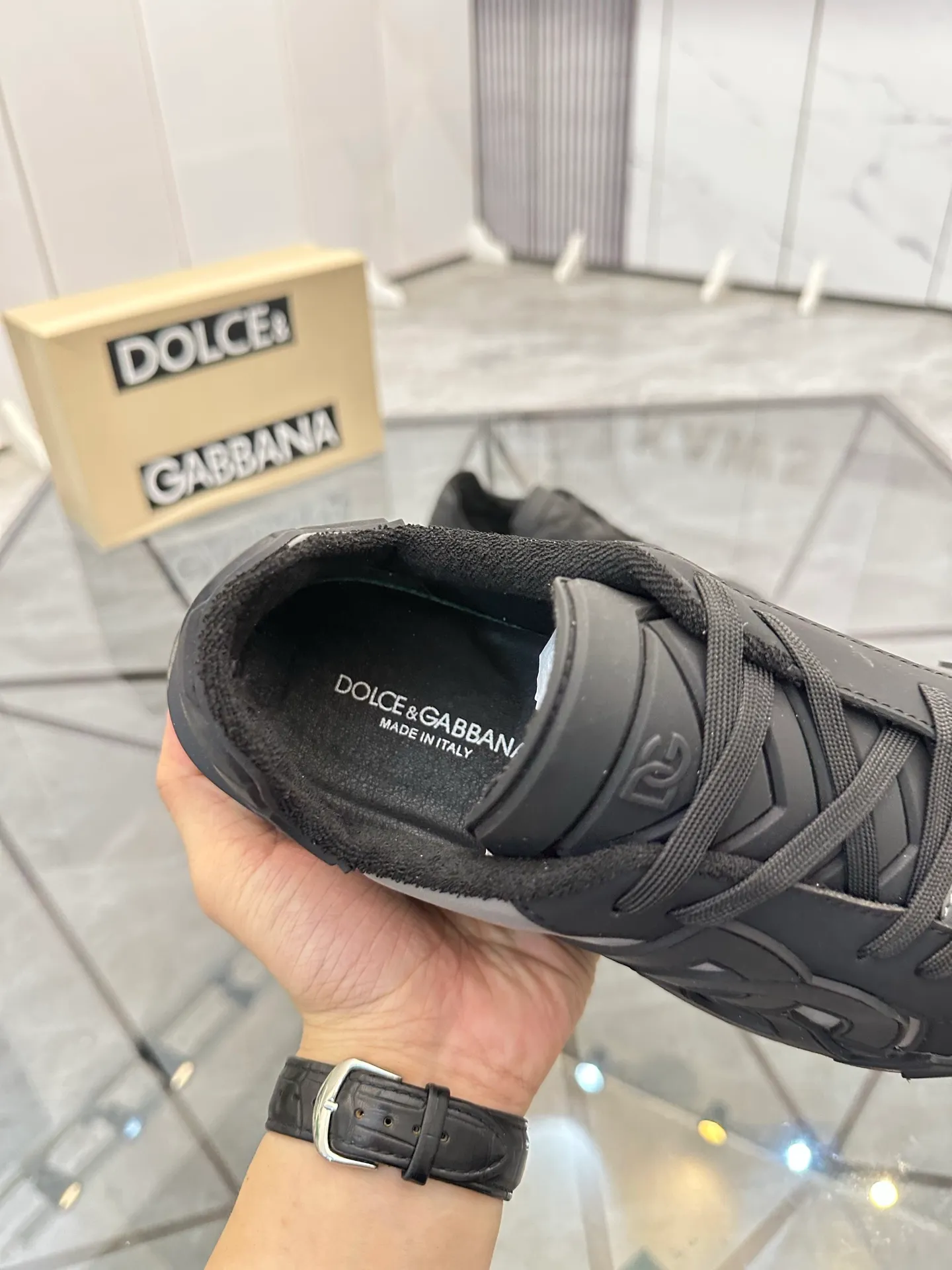 Men's shoes for sale 💰: 💰P500¥ Product trademark: DG* "Dolce & Gabbana*" low-cut casual shoes Regular size: 35-45 (can be customized to 46) Couple style Product material: imported silk leather upper, breathable lining, original outsole. Number: 803